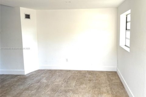 House in Fort Lauderdale, Florida 2 bedrooms, 83.98 sq.m. № 1864511 - photo 12