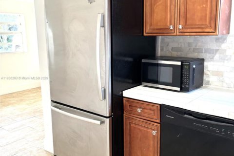 House in Fort Lauderdale, Florida 2 bedrooms, 83.98 sq.m. № 1864511 - photo 5