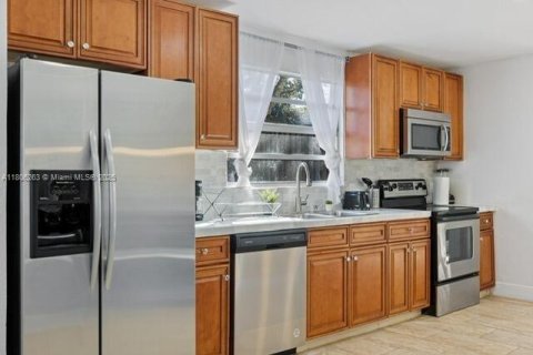 House in Fort Lauderdale, Florida 2 bedrooms, 83.98 sq.m. № 1864511 - photo 3