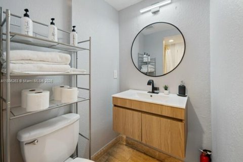 House in Fort Lauderdale, Florida 2 bedrooms, 83.98 sq.m. № 1864511 - photo 17