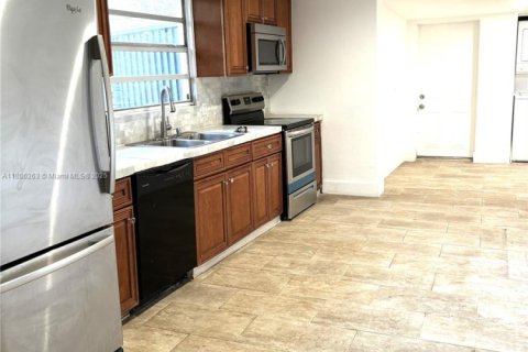 House in Fort Lauderdale, Florida 2 bedrooms, 83.98 sq.m. № 1864511 - photo 8