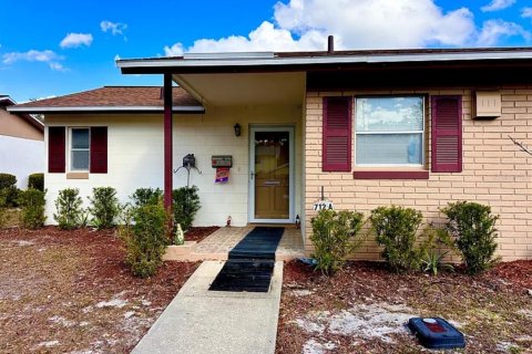 Condominio en DeLand, Florida, 1 dormitorio № 2198435