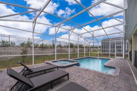 House in Davenport, Florida 8 bedrooms, 404.68 sq.m. № 2295209 - photo 23