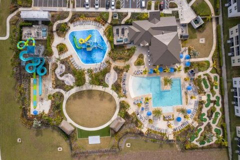 House in Davenport, Florida 8 bedrooms, 404.68 sq.m. № 2295209 - photo 2