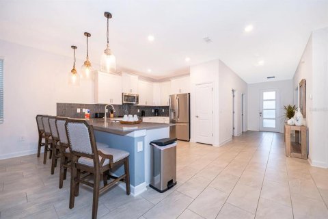 House in Davenport, Florida 8 bedrooms, 404.68 sq.m. № 2295209 - photo 5