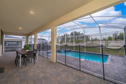 House in Davenport, Florida 8 bedrooms, 404.68 sq.m. № 2295209 - photo 20