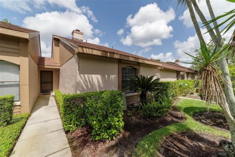 House in Palm Harbor, Florida 2 bedrooms, 87.89 sq.m. № 2410165