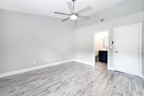 House in Palm Harbor, Florida 2 bedrooms, 87.89 sq.m. № 2410165 - photo 13