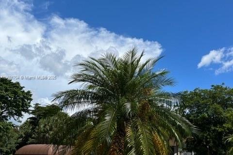 Condo in Miami, Florida, 2 bedrooms  № 1709563 - photo 13