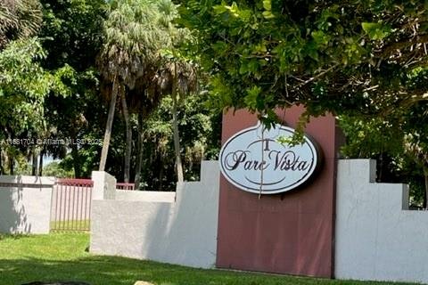 Condo in Miami, Florida, 2 bedrooms  № 1709563 - photo 11