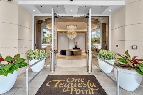 Copropriété à louer à Miami, Floride: 2 chambres, 130.06 m2 № 1993334 - photo 7