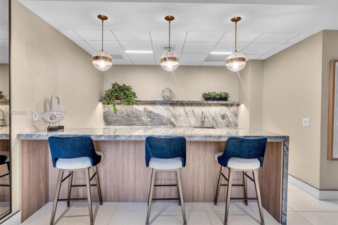 Copropriété à louer à Miami, Floride: 2 chambres, 130.06 m2 № 1993334 - photo 4