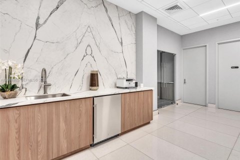 Copropriété à louer à Miami, Floride: 2 chambres, 130.06 m2 № 1993334 - photo 13