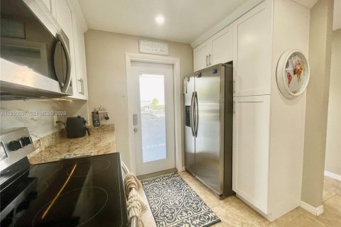 Condominio en alquiler en Lauderdale-by-the-Sea, Florida, 2 dormitorios, 92.9 m2 № 2054228 - foto 5