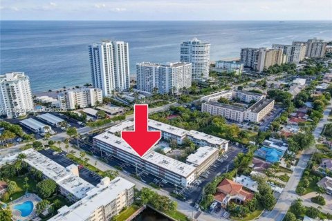 Condominio en Lauderdale-by-the-Sea, Florida, 2 dormitorios  № 2054228