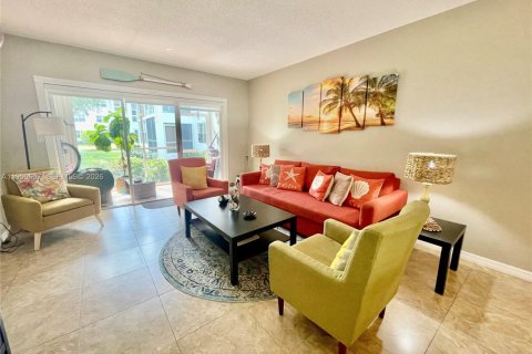 Condominio en alquiler en Lauderdale-by-the-Sea, Florida, 2 dormitorios, 92.9 m2 № 2054228 - foto 12