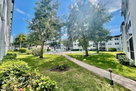 Condominio en alquiler en Lauderdale-by-the-Sea, Florida, 2 dormitorios, 92.9 m2 № 2054228 - foto 15