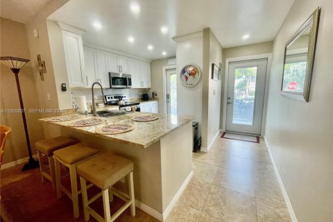 Condominio en alquiler en Lauderdale-by-the-Sea, Florida, 2 dormitorios, 92.9 m2 № 2054228 - foto 2