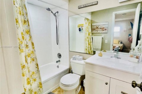 Condominio en alquiler en Lauderdale-by-the-Sea, Florida, 2 dormitorios, 92.9 m2 № 2054228 - foto 21