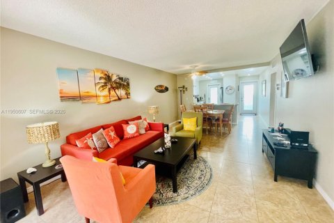 Condominio en alquiler en Lauderdale-by-the-Sea, Florida, 2 dormitorios, 92.9 m2 № 2054228 - foto 10