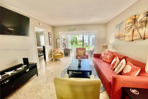 Condominio en alquiler en Lauderdale-by-the-Sea, Florida, 2 dormitorios, 92.9 m2 № 2054228 - foto 13