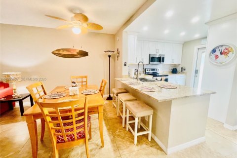 Condominio en alquiler en Lauderdale-by-the-Sea, Florida, 2 dormitorios, 92.9 m2 № 2054228 - foto 7