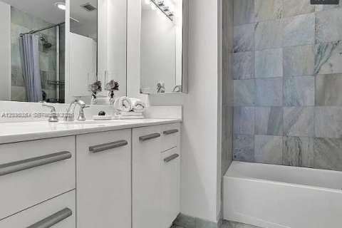 Condominio en venta en Miami, Florida, 1 dormitorio, 99.03 m2 № 2339833 - foto 11