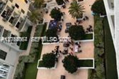 Condominio en venta en Miami, Florida, 1 dormitorio, 99.03 m2 № 2339833 - foto 16