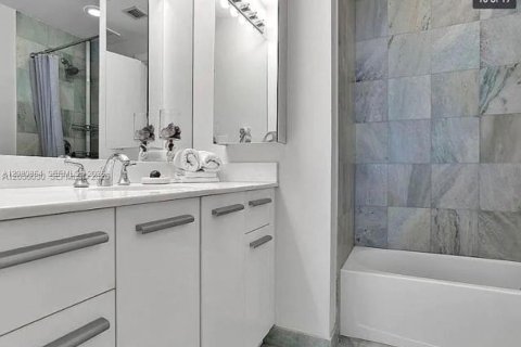 Condominio en venta en Miami, Florida, 1 dormitorio, 99.03 m2 № 2339833 - foto 9