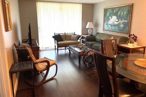 Condo in Pembroke Pines, Florida, 1 bedroom  № 1950144 - photo 6