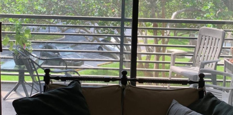 Condo in Pembroke Pines, Florida, 1 bedroom  № 1950144