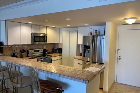 Condo in Hollywood, Florida, 1 bedroom № 2244137 - photo 9