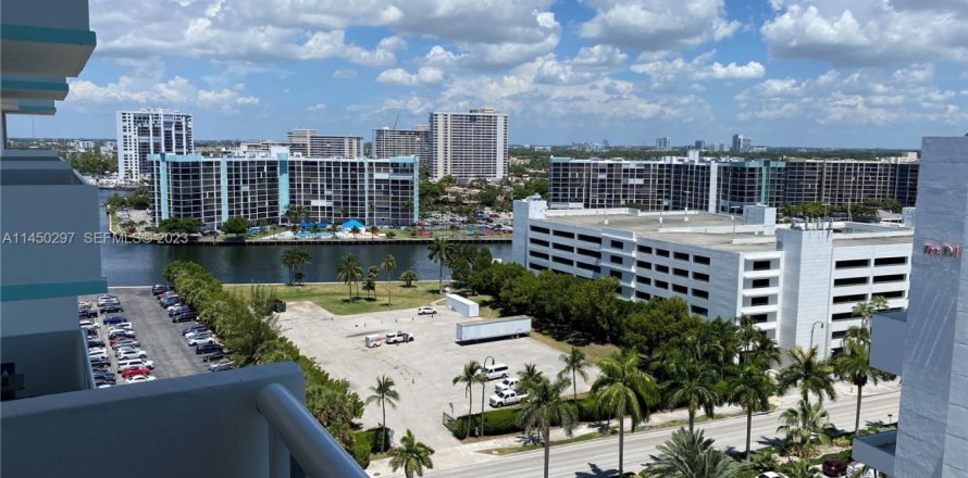 Condo in Hollywood, Florida, 1 bedroom № 2244137