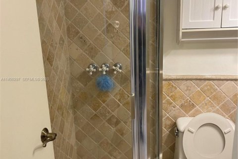 Condo in Hollywood, Florida, 1 bedroom № 2244137 - photo 13