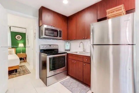 Condo in Deerfield Beach, Florida, 1 bedroom  № 1938587 - photo 3