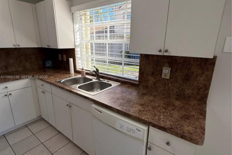 Casa en alquiler en Weston, Florida, 3 dormitorios, 105.35 m2 № 2020314 - foto 13