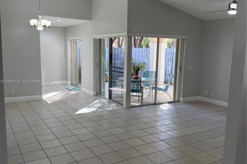 Casa en alquiler en Weston, Florida, 3 dormitorios, 105.35 m2 № 2020314 - foto 2