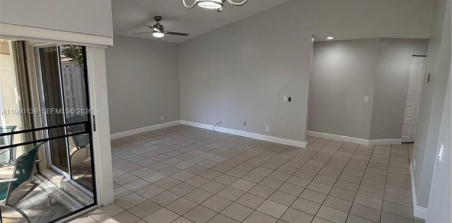 Casa en Weston, Florida 3 dormitorios, 105.35 m2 № 2020314