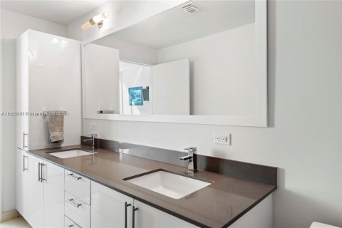Copropriété à louer à Miami, Floride: 2 chambres, 101.91 m2 № 1931735 - photo 12