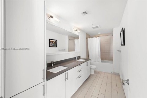 Copropriété à louer à Miami, Floride: 2 chambres, 101.91 m2 № 1931735 - photo 13
