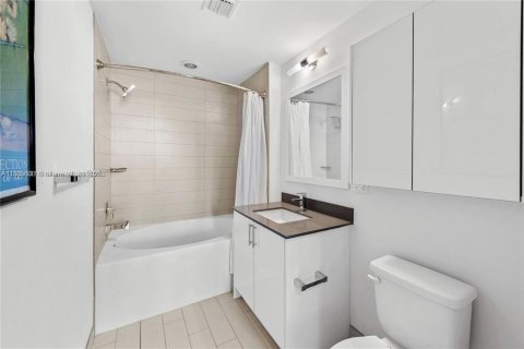 Copropriété à louer à Miami, Floride: 2 chambres, 101.91 m2 № 1931735 - photo 14