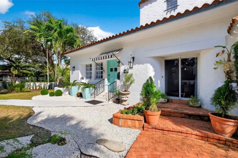 House in Miami Shores, Florida 3 bedrooms, 204.94 sq.m. № 2152484 - photo 3