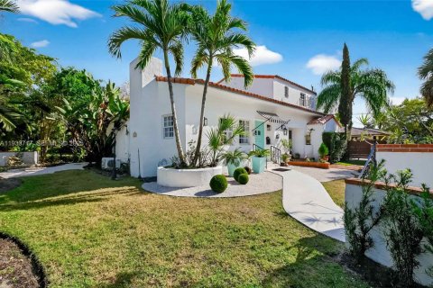 House in Miami Shores, Florida 3 bedrooms, 204.94 sq.m. № 2152484