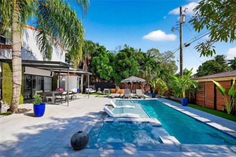 House in Miami Shores, Florida 3 bedrooms, 204.94 sq.m. № 2152484 - photo 2