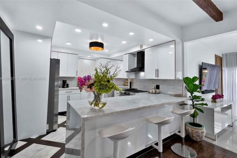 House in Miami Shores, Florida 3 bedrooms, 204.94 sq.m. № 2152484 - photo 17
