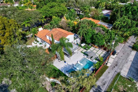 House in Miami Shores, Florida 3 bedrooms, 204.94 sq.m. № 2152484 - photo 4