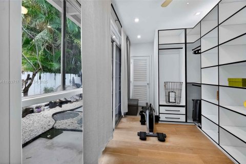 House in Miami Shores, Florida 3 bedrooms, 204.94 sq.m. № 2152484 - photo 27