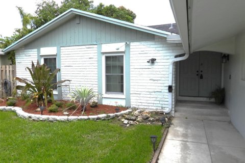 Casa en venta en Sunrise, Florida, 4 dormitorios № 2080459 - foto 2