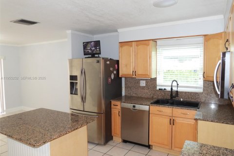Casa en venta en Sunrise, Florida, 4 dormitorios № 2080459 - foto 6