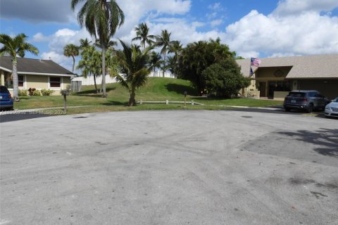 Casa en venta en Sunrise, Florida, 4 dormitorios № 2080459 - foto 3
